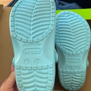 Brand new with tags crocs youth 5 arctic colour